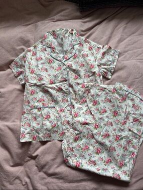 Floral Short-Sleeve Women’sPajama Set - White with Pink Roses